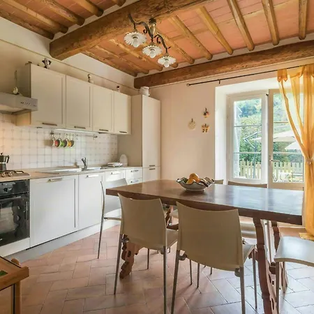 Дом отдыха Charming Stone House Near Lucca And Garfagnana
