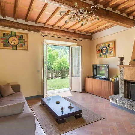 Дом отдыха Charming Stone House Near Lucca And Garfagnana *